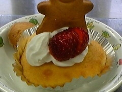 クリスマスのデザートに！クッキーマンのカップケーキ
